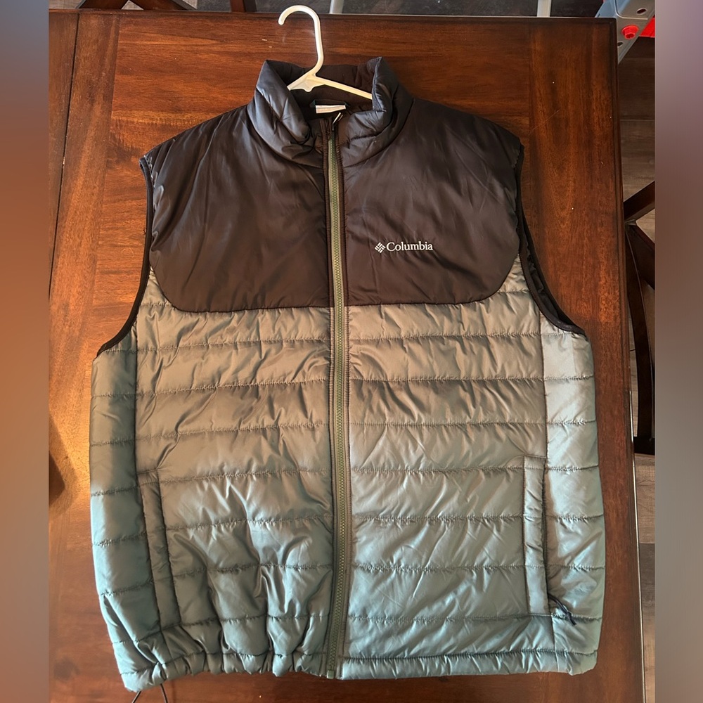 Columbia Men’s Puffy Vest